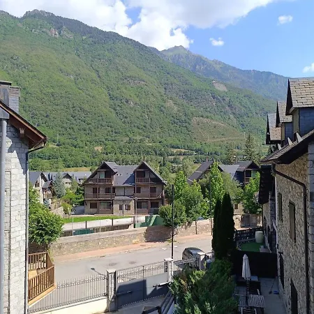 Mirador De Linsoles Valle De Benasque Apartamento Eriste